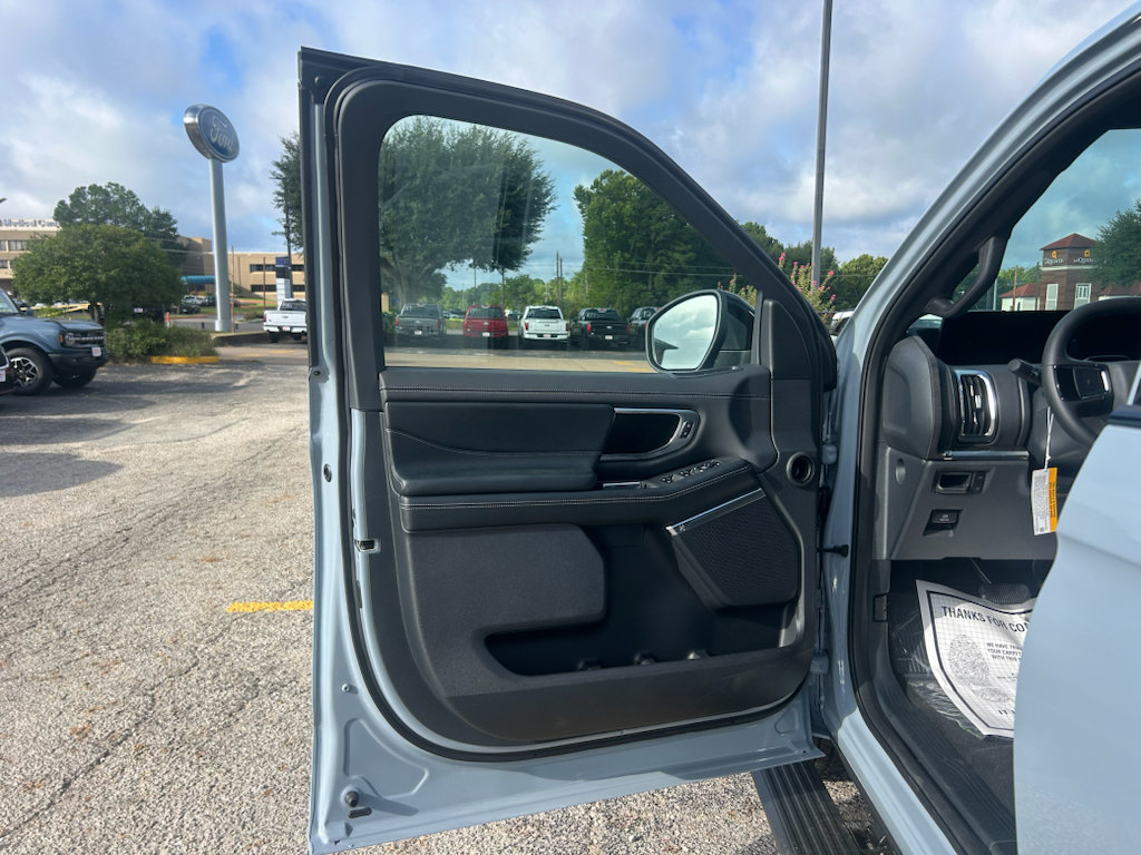 New 2027 Ford Expedition Platinum w/ Stealth Appearance Package RWD image 18