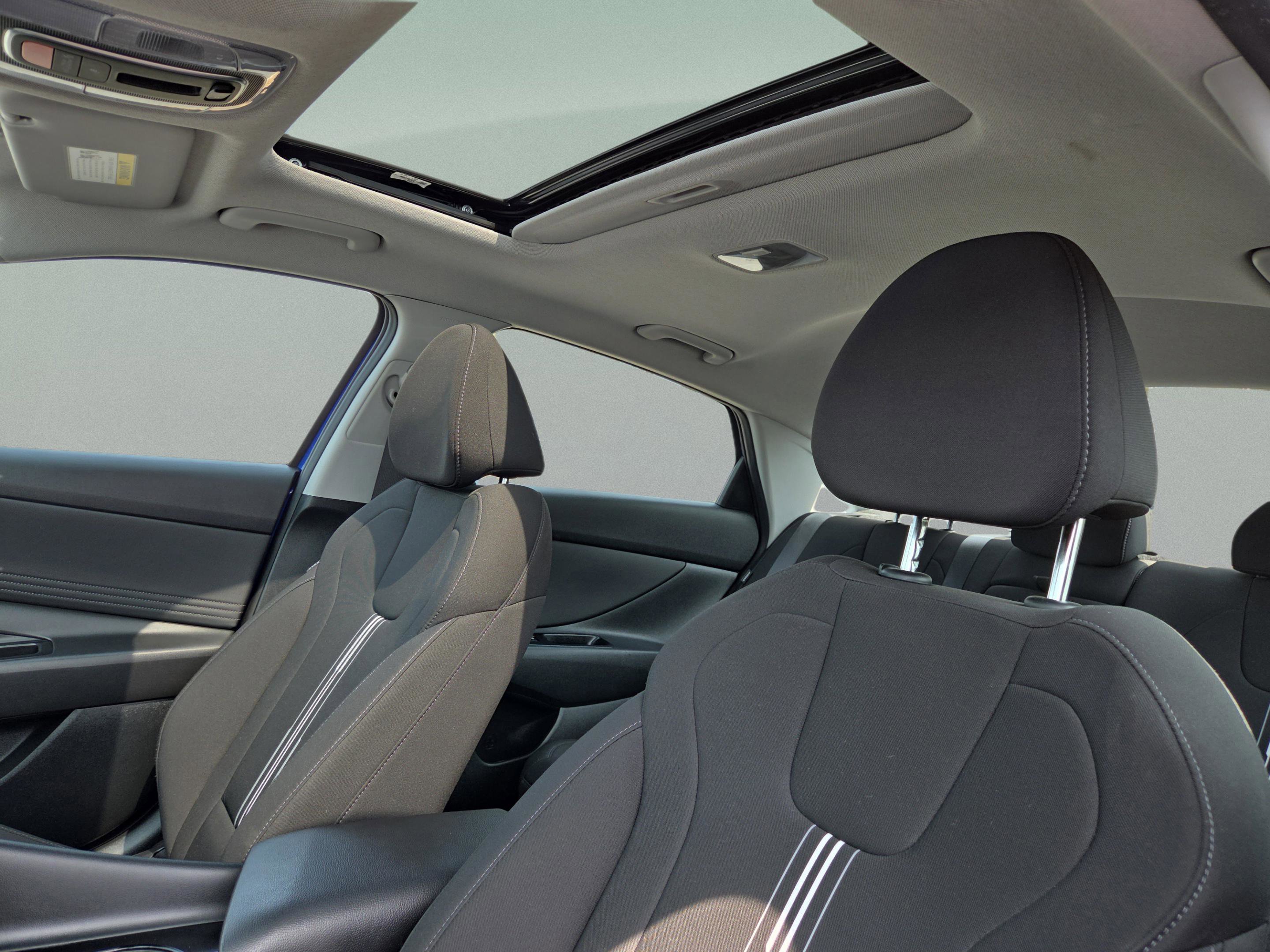 Used 2025 Hyundai Elantra SEL image 25