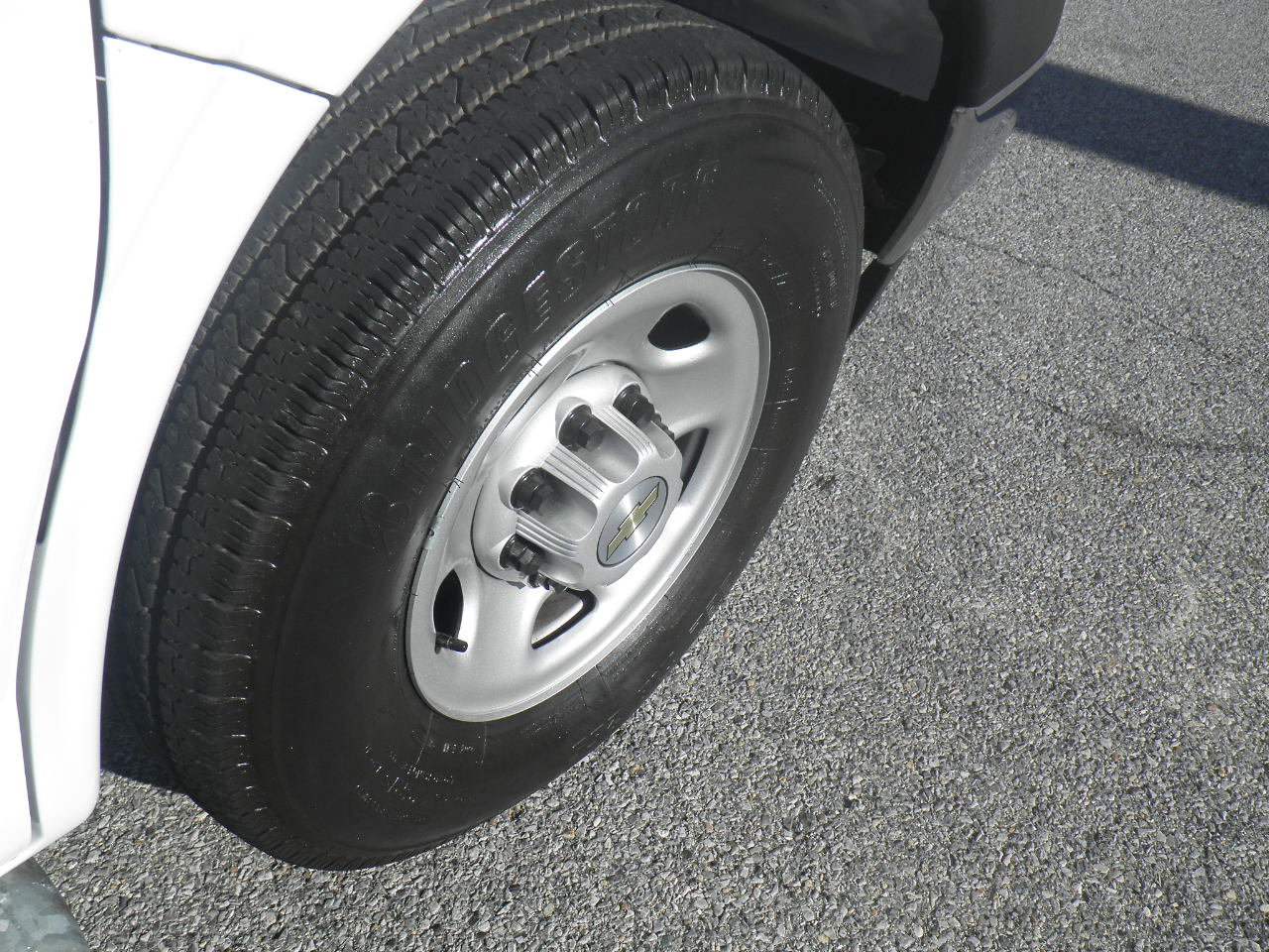 Used 2024 Chevrolet Express 2500 w/ Driver Convenience Package image 9