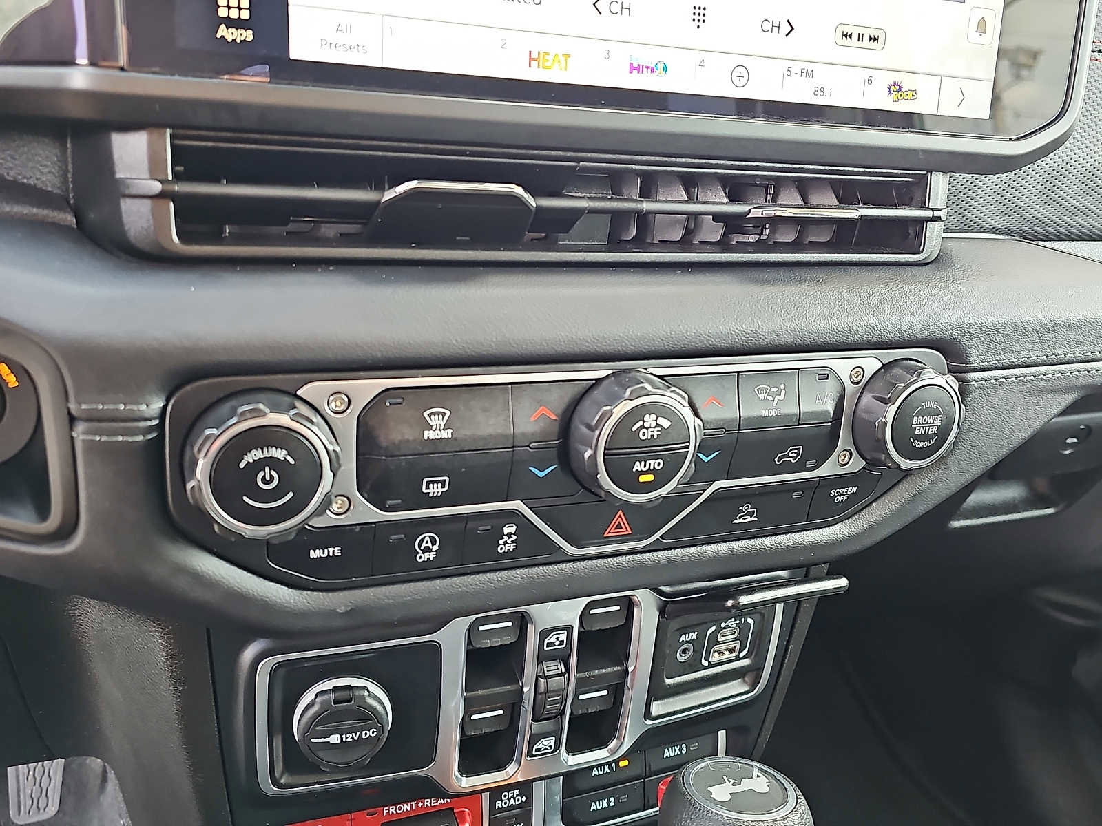 Used 2025 Jeep Wrangler Unlimited Rubicon image 16