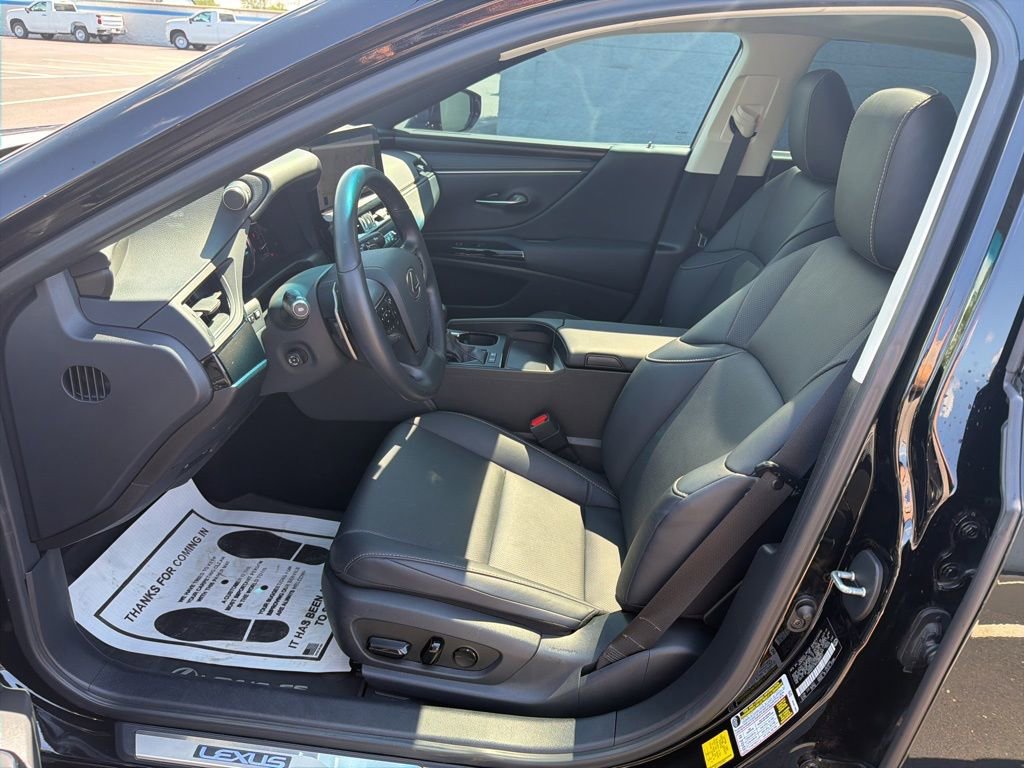 Used 2025 Lexus ES 300h F Sport w/ Accessory Package (Z1) FWD image 17