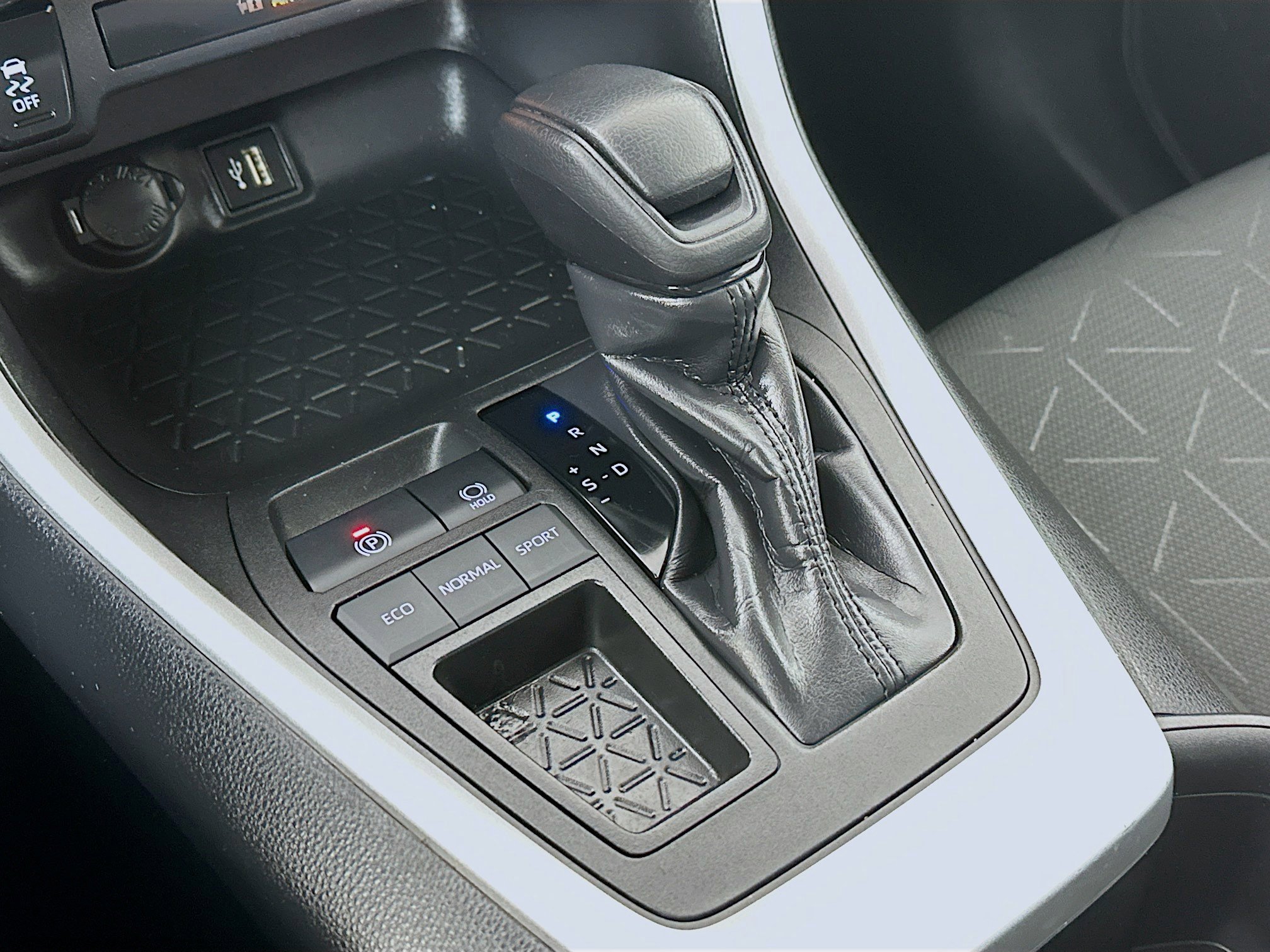 Used 2024 Toyota RAV4 XLE image 16