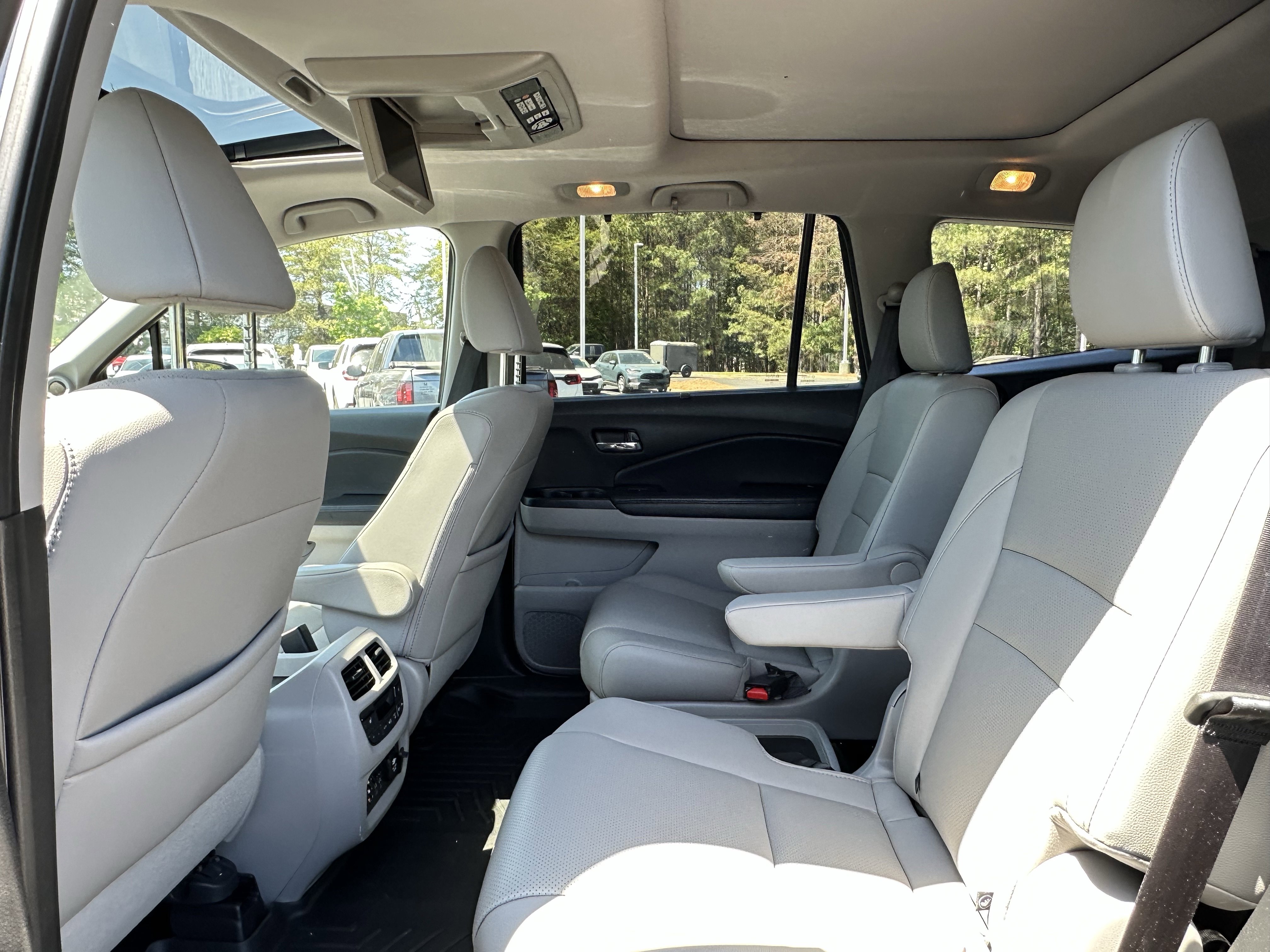 Used 2017 Honda Pilot Elite image 9