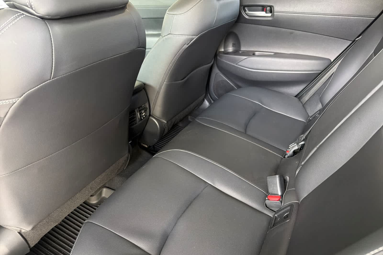 Used 2024 Toyota Corolla Cross XLE w/ Convenience Package FWD image 4