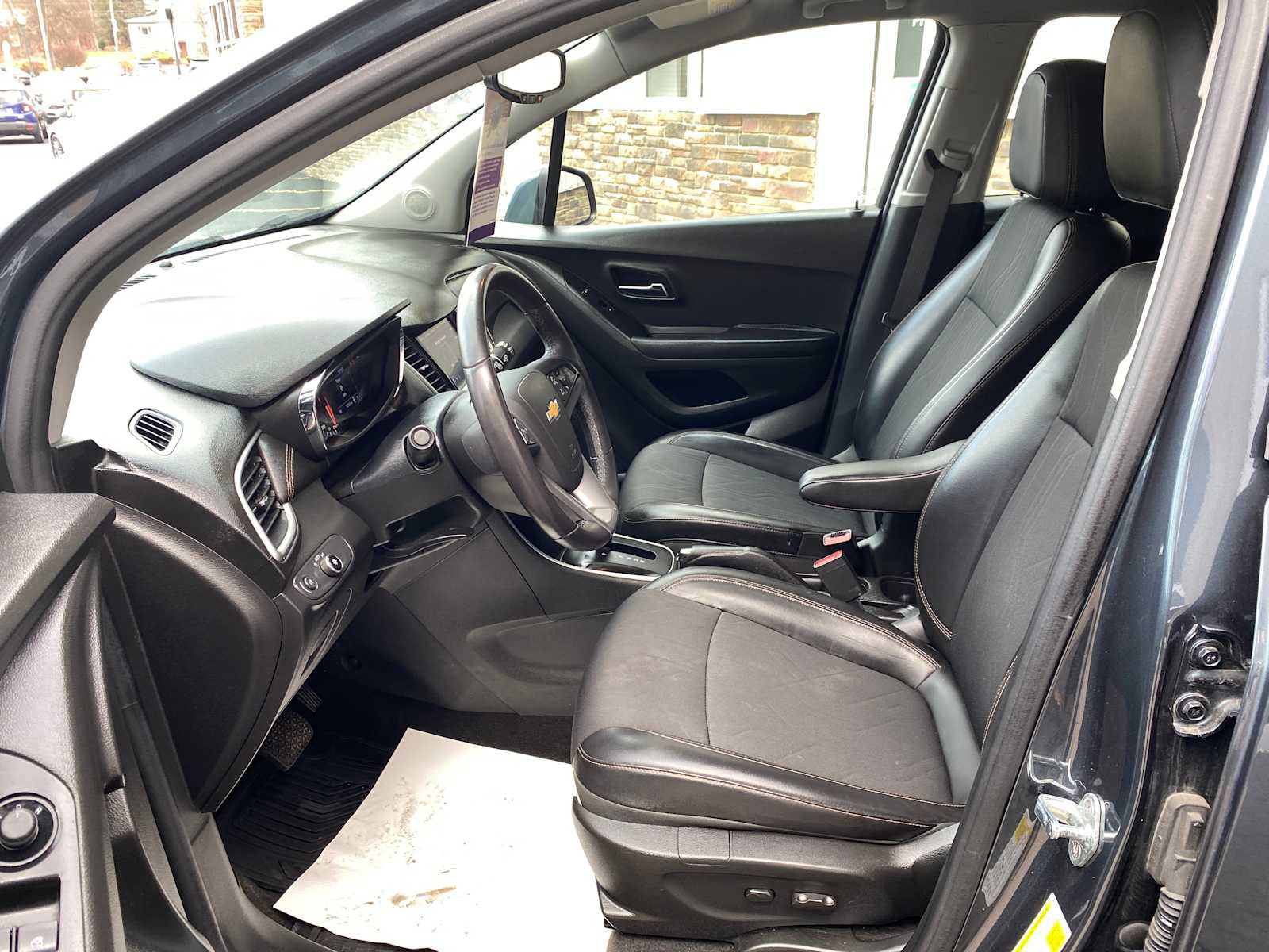 Used 2021 Chevrolet Trax LT w/ Driver Confidence Package AWD/4WD image 10