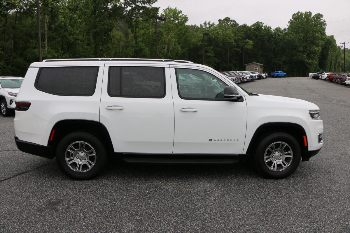 Used 2023 Jeep Wagoneer 2WD image 8