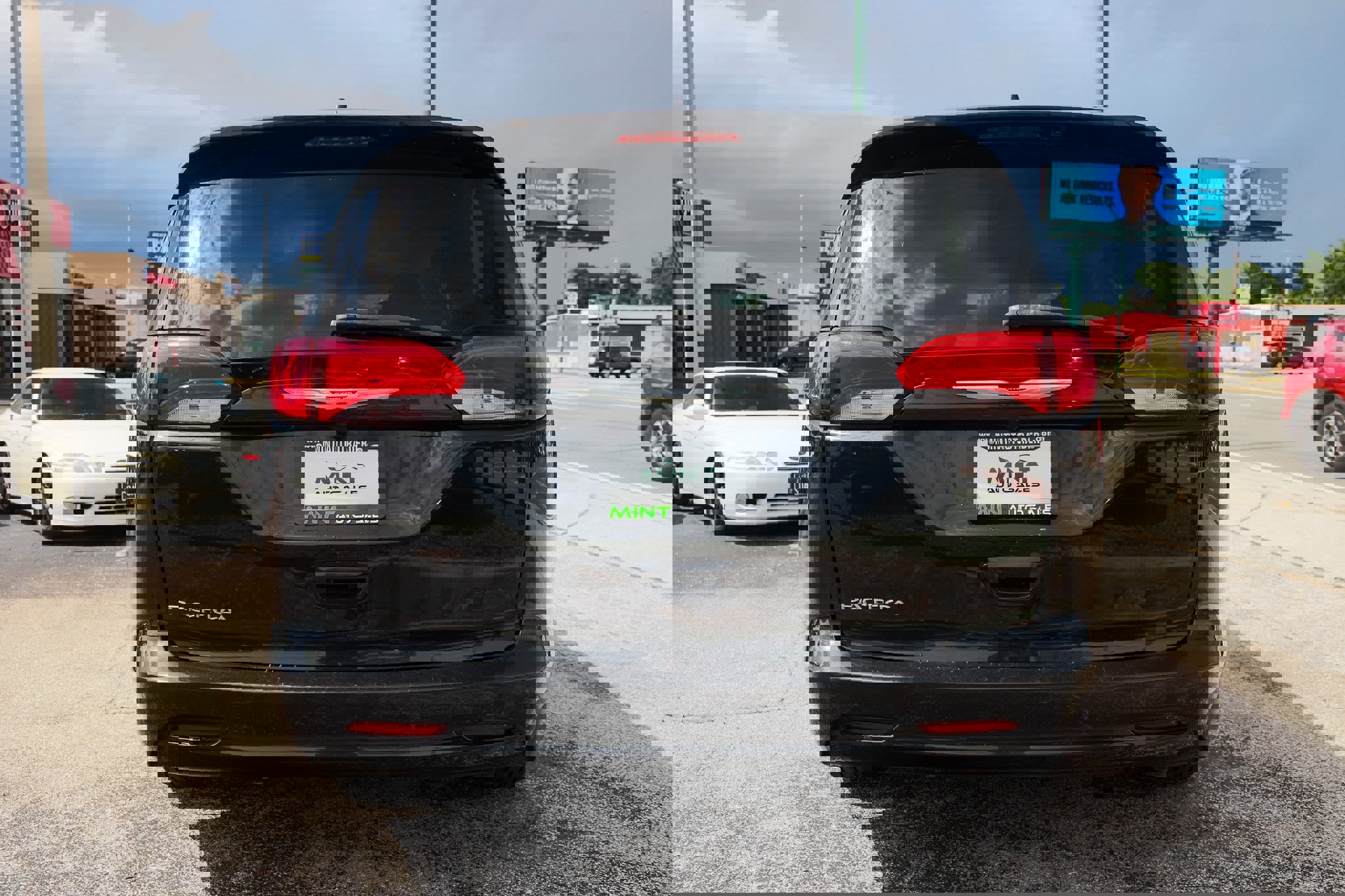 Used 2017 Chrysler Pacifica LX image 12