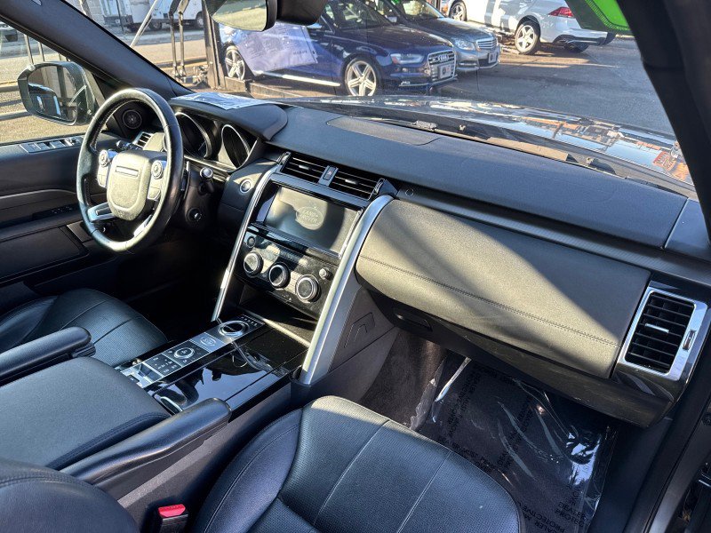Used 2017 Land Rover Discovery HSE image 56