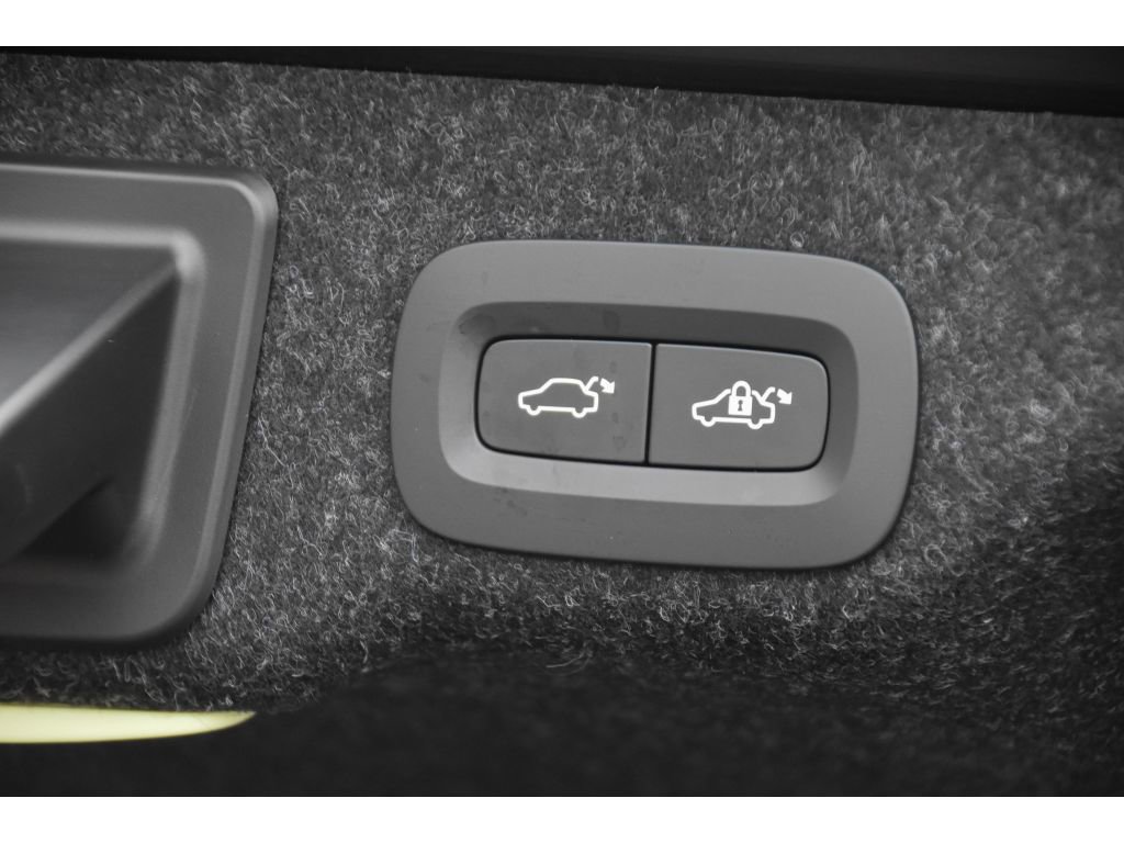 Certified 2025 Volvo S90 B6 Ultra image 25