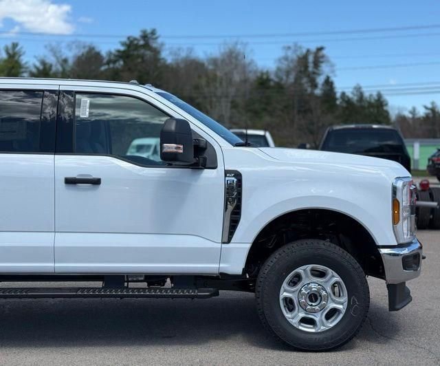 New 2026 Ford F250 XLT w/ FX4 Off-Road Package AWD/4WD image 2