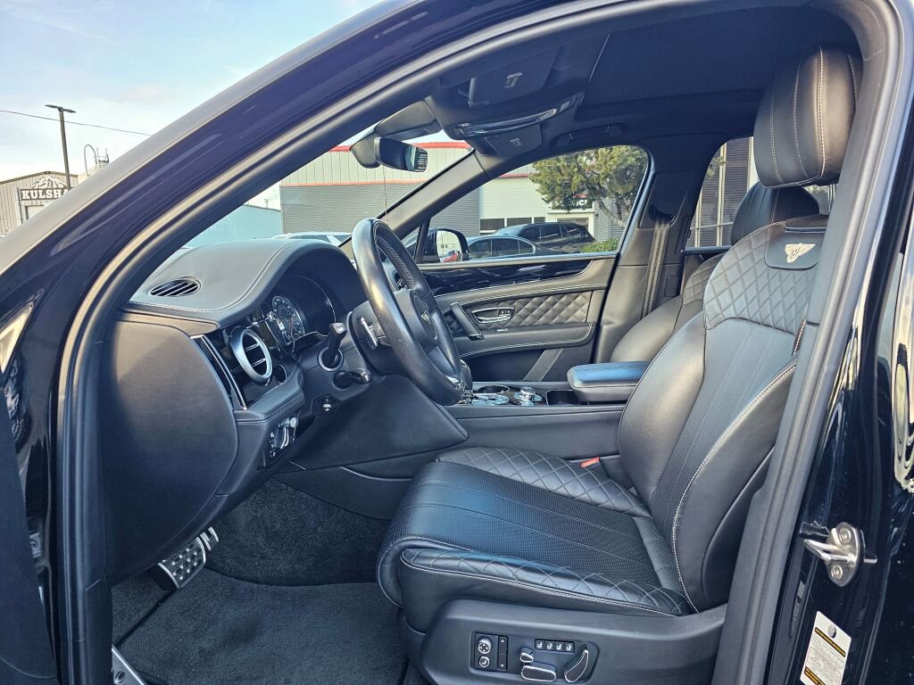 Used 2018 Bentley Bentayga image 22