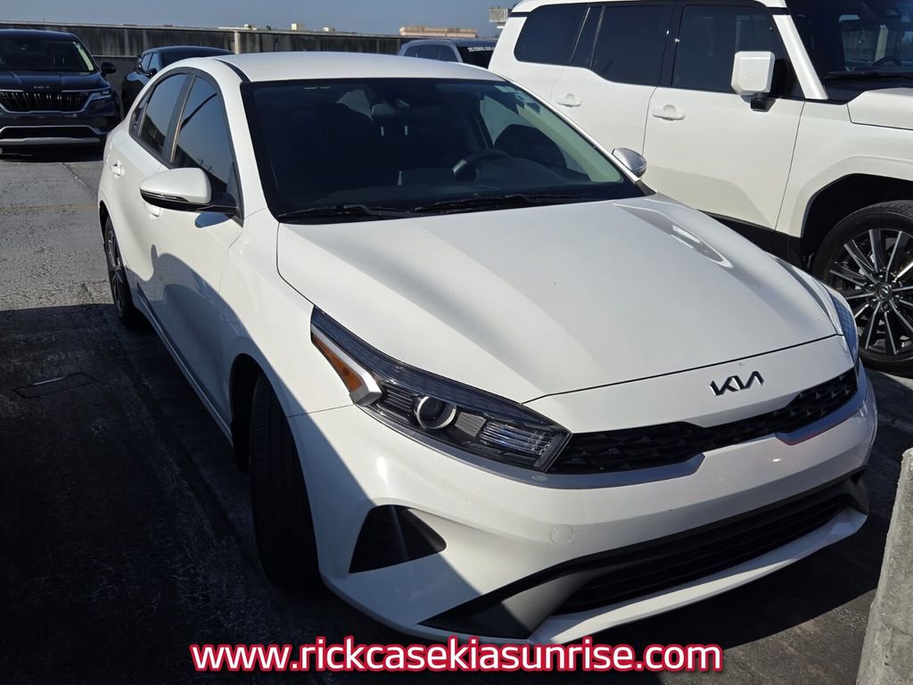 Used 2023 Kia Forte LXS w/ LXS Technology Package FWD image 3