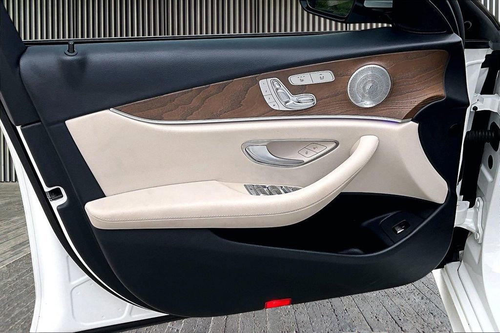 Used 2017 Mercedes-Benz E 400 4MATIC Wagon image 23