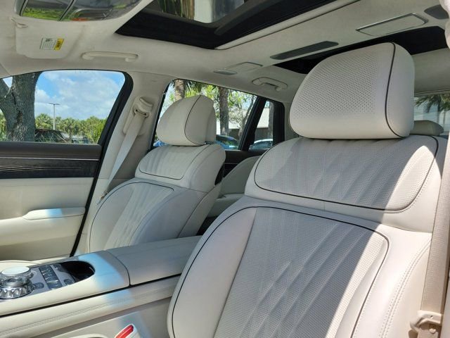 Used 2025 Genesis G90 3.5T image 18