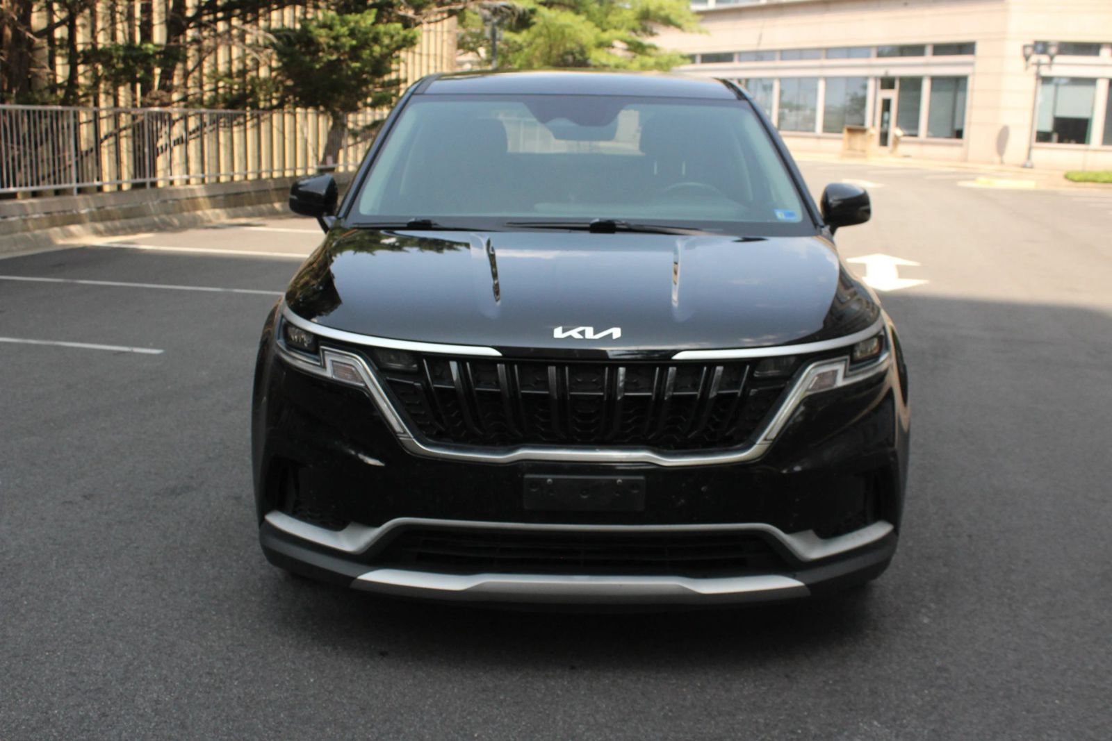 Used 2024 Kia Carnival LX FWD image 3