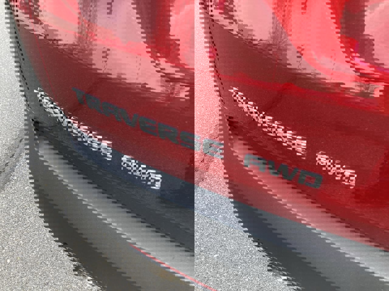 Used 2023 Chevrolet Traverse LT image 10