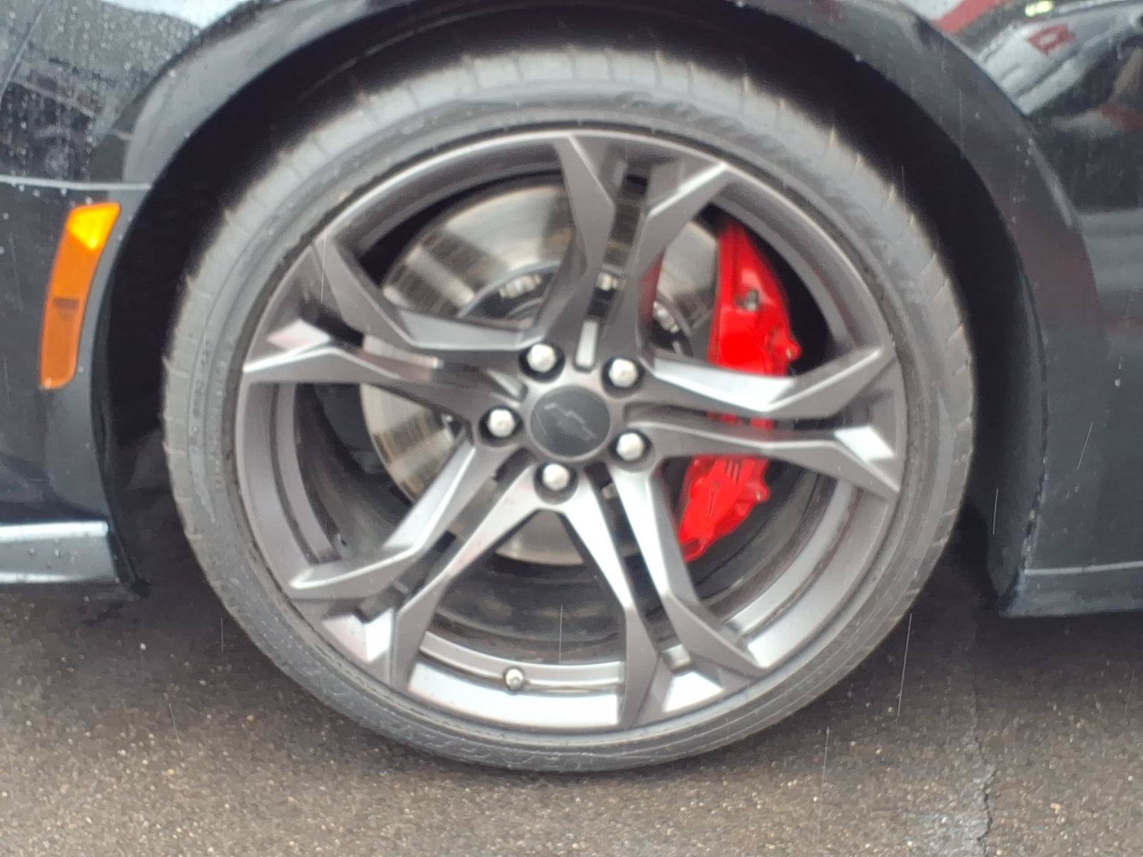 Used 2017 Chevrolet Camaro SS RWD image 9