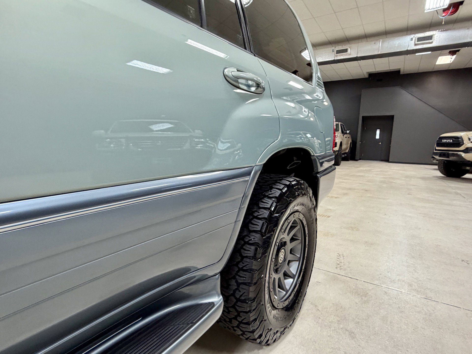 Used 2003 Lexus LX 470 4WD image 16