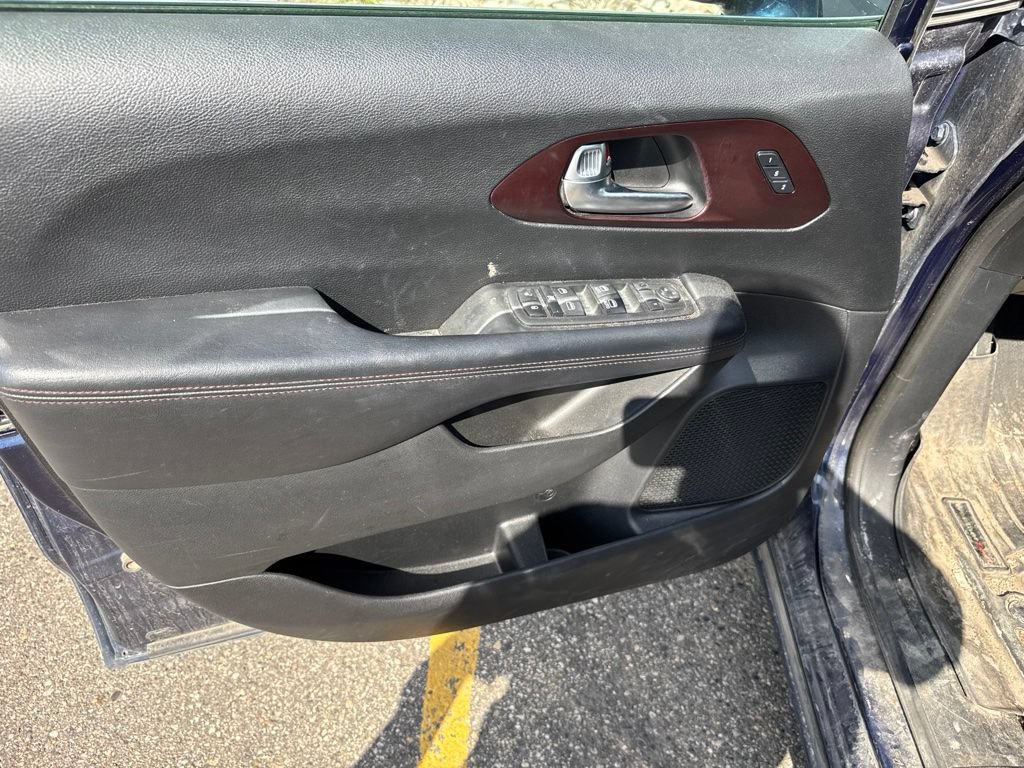 Used 2020 Chrysler Pacifica Touring-L FWD image 11