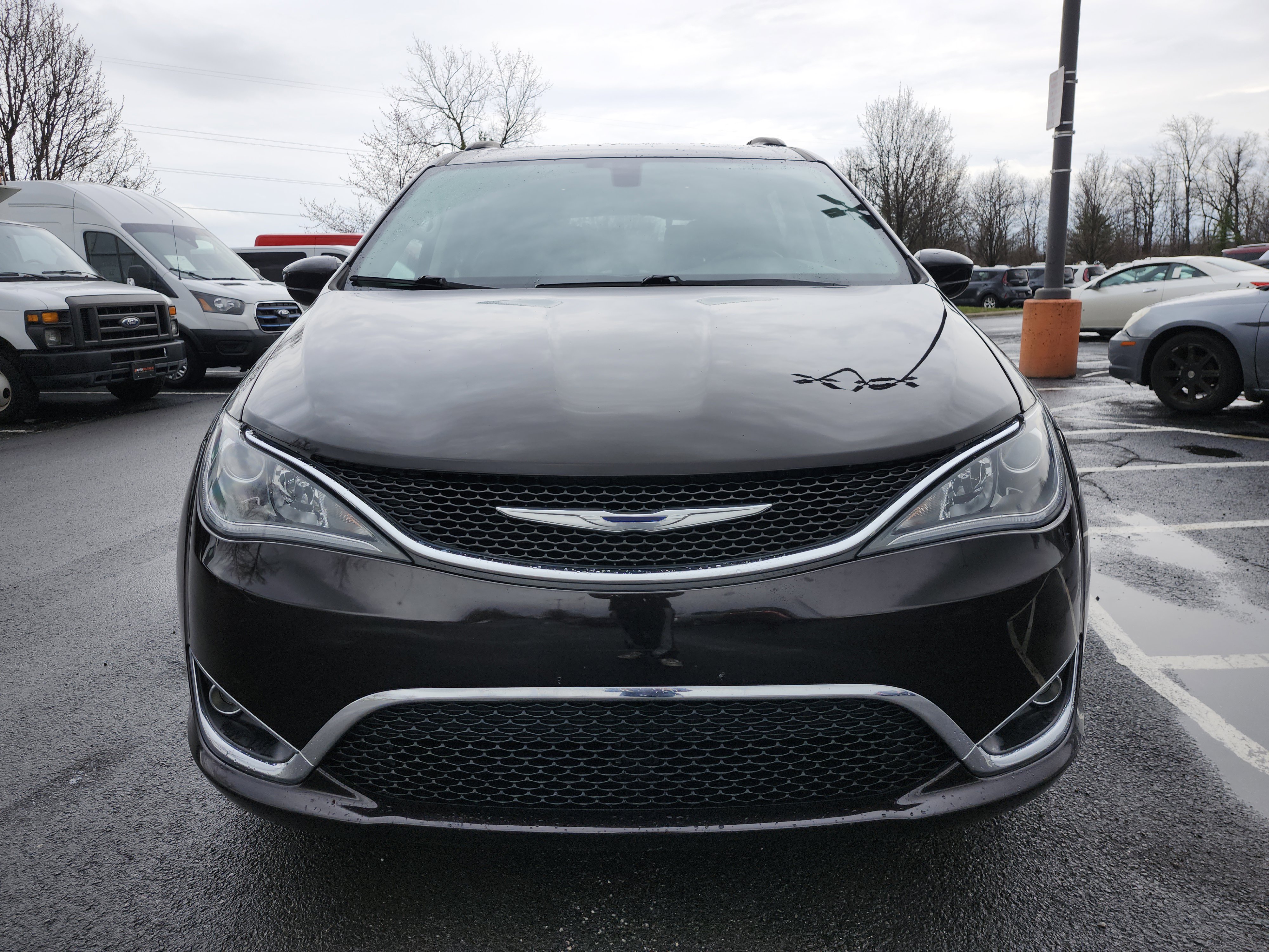 Used 2017 Chrysler Pacifica Touring-L image 8