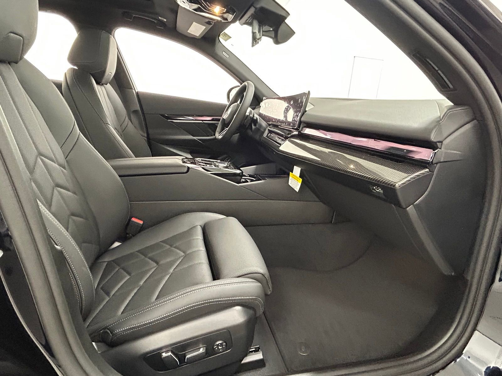 Used 2026 BMW 550e xDrive image 41