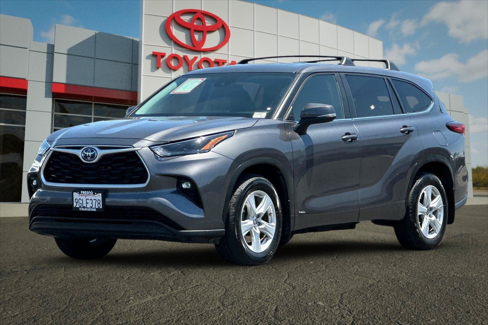 Used 2023 Toyota Highlander LE AWD/4WD image 7