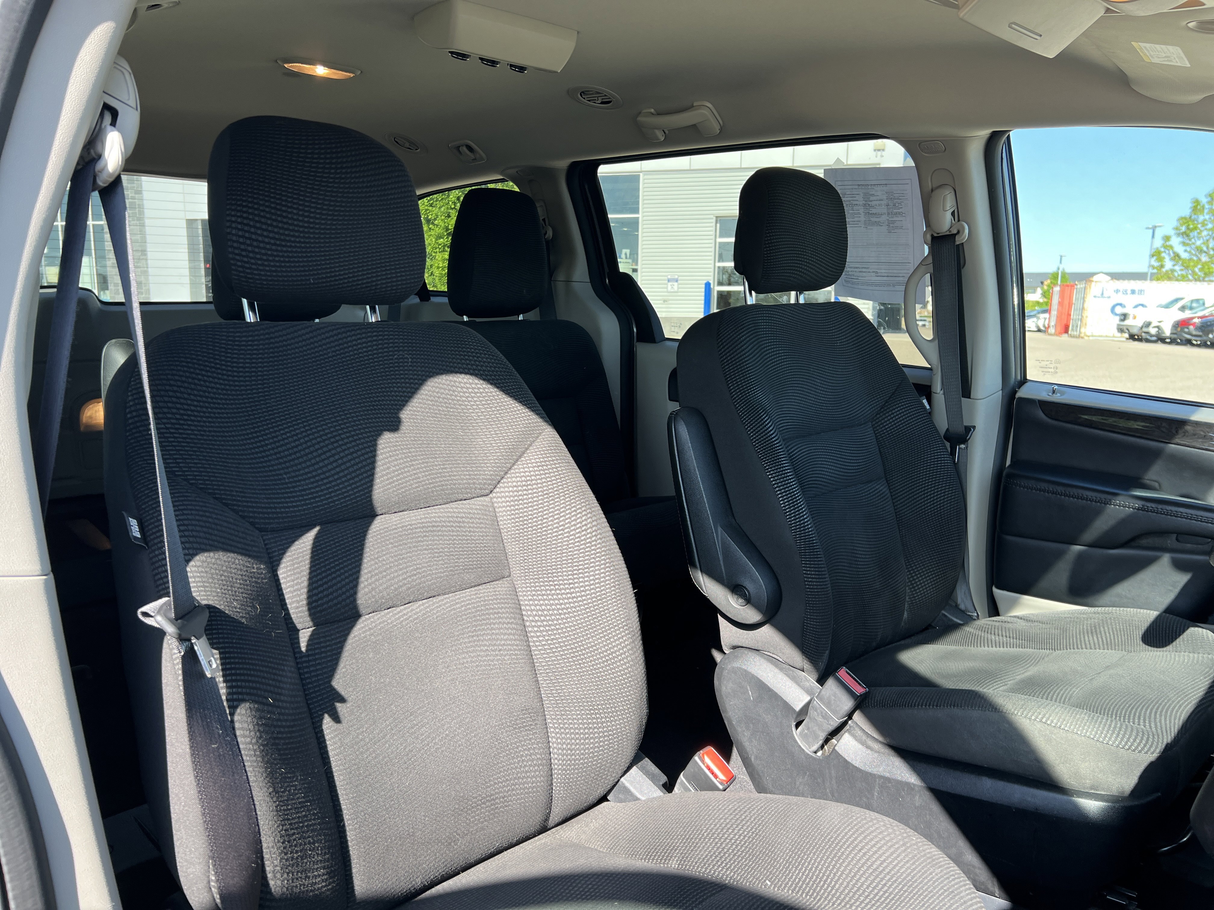 Used 2020 Dodge Grand Caravan SE w/ UConnect Hands-Free Group FWD image 16
