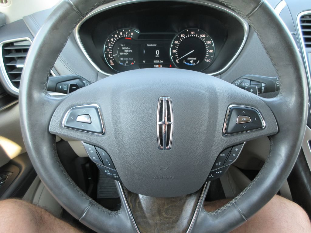 Used 2018 Lincoln MKX Reserve w/ Driver Assistance Package FWD image 24