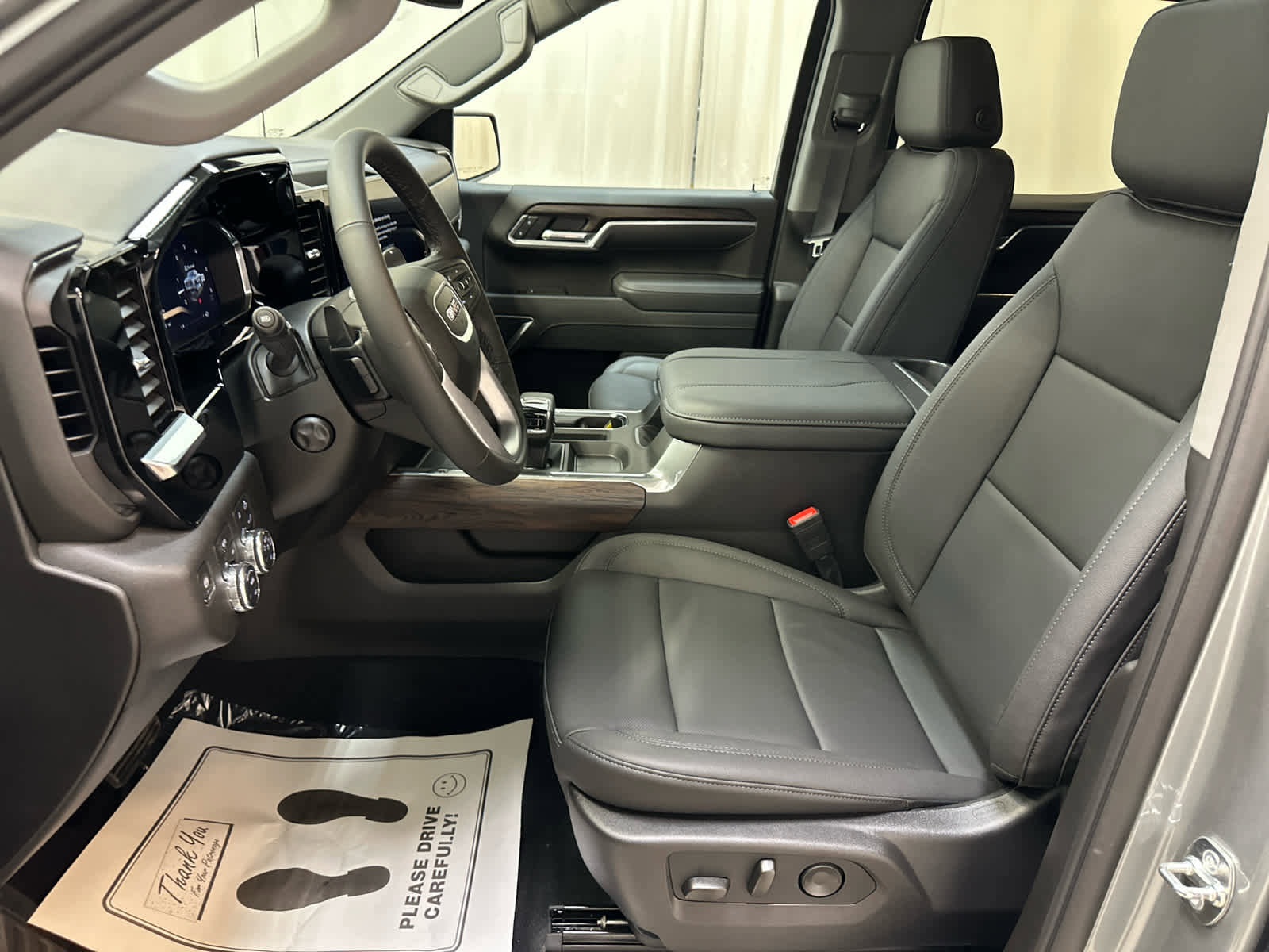 New 2026 GMC Sierra 1500 SLT w/ SLT Convenience Package image 4