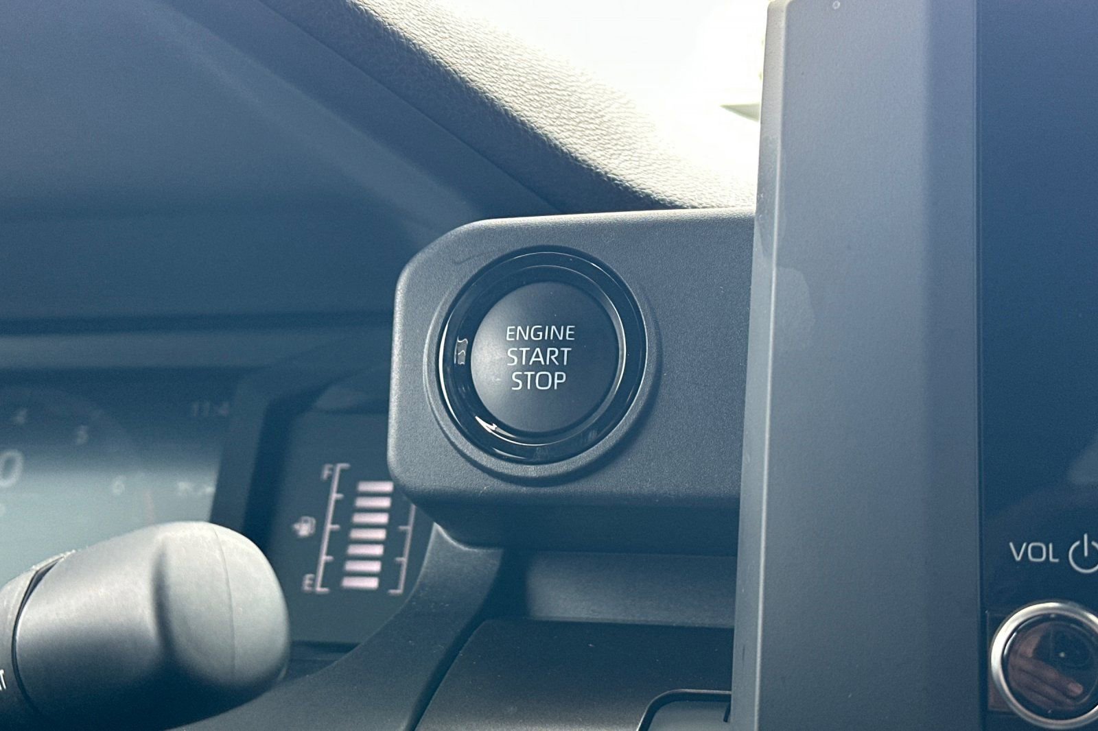 Certified 2025 Toyota Tacoma SR5 AWD/4WD image 22