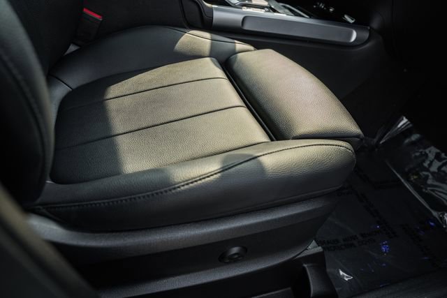 Used 2023 Mercedes-Benz GLB 250 4MATIC w/ Premium Package image 34