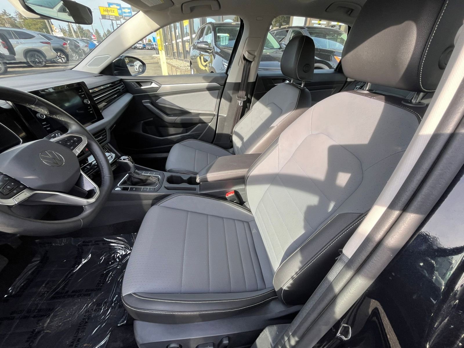 Used 2025 Volkswagen Jetta SE image 27