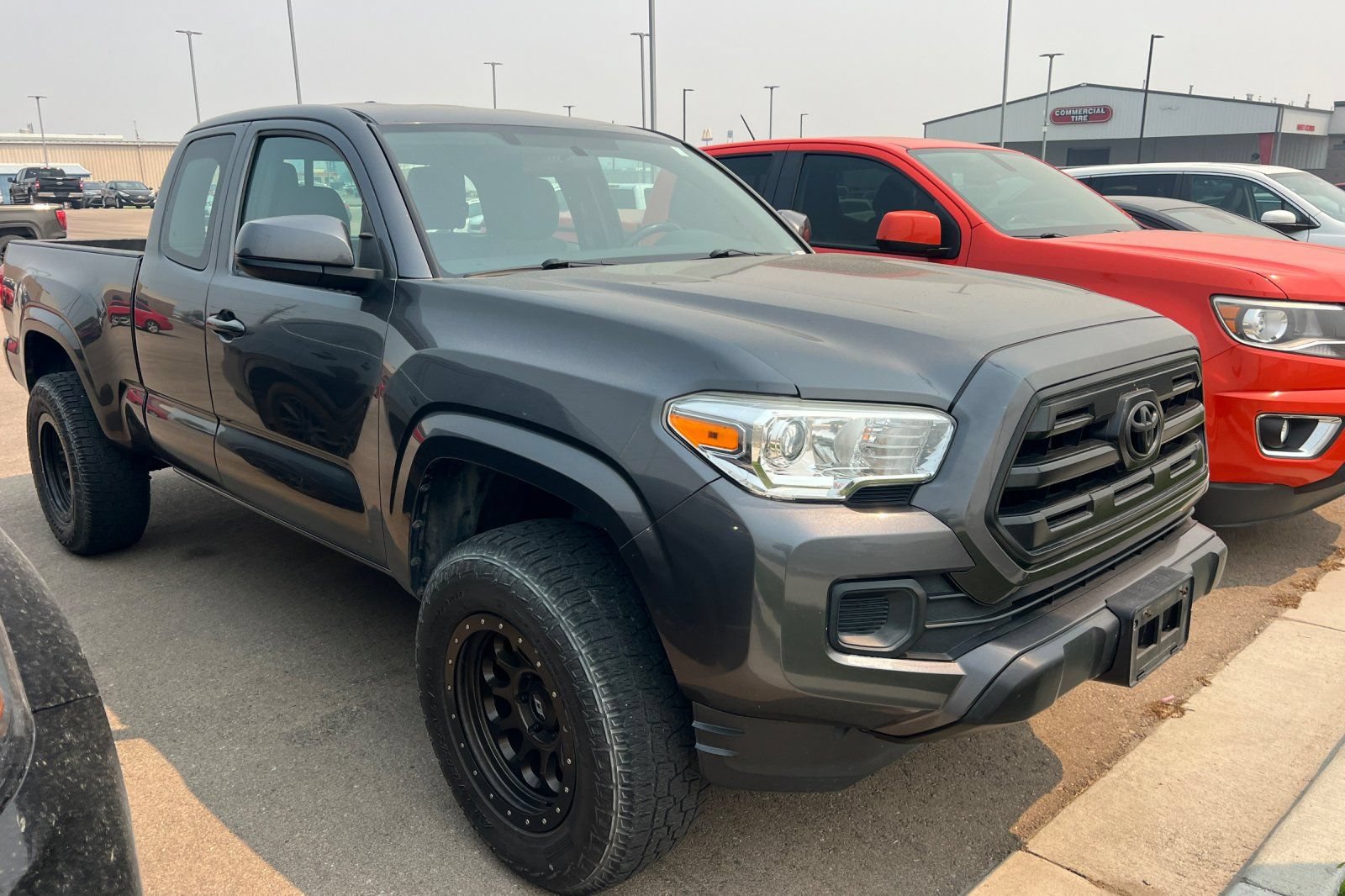 Used 2017 Toyota Tacoma SR RWD image 2