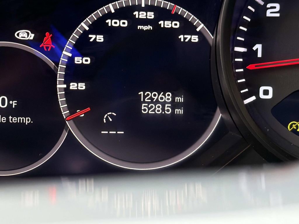 Used 2023 Porsche Cayenne Platinum Edition image 35