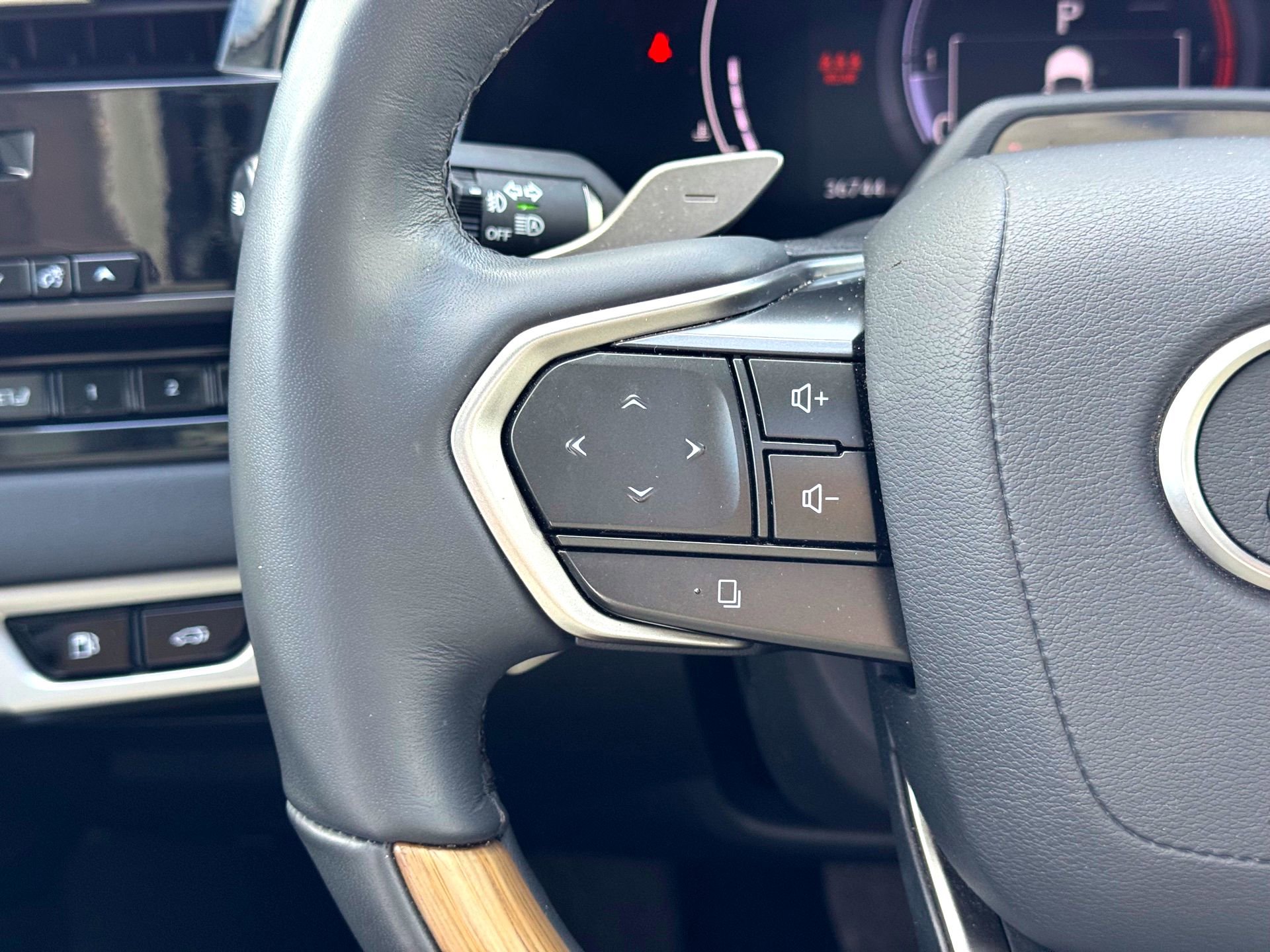 Used 2023 Lexus RX 350 FWD w/ Cold Area Package image 25