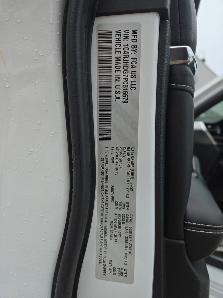 Used 2023 Jeep Grand Cherokee Overland w/ Luxury Tech Group IV image 34