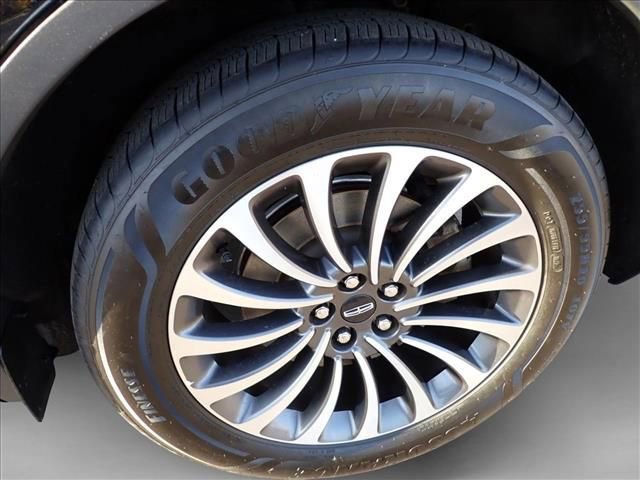 Used 2023 Lincoln Aviator Reserve AWD/4WD image 7
