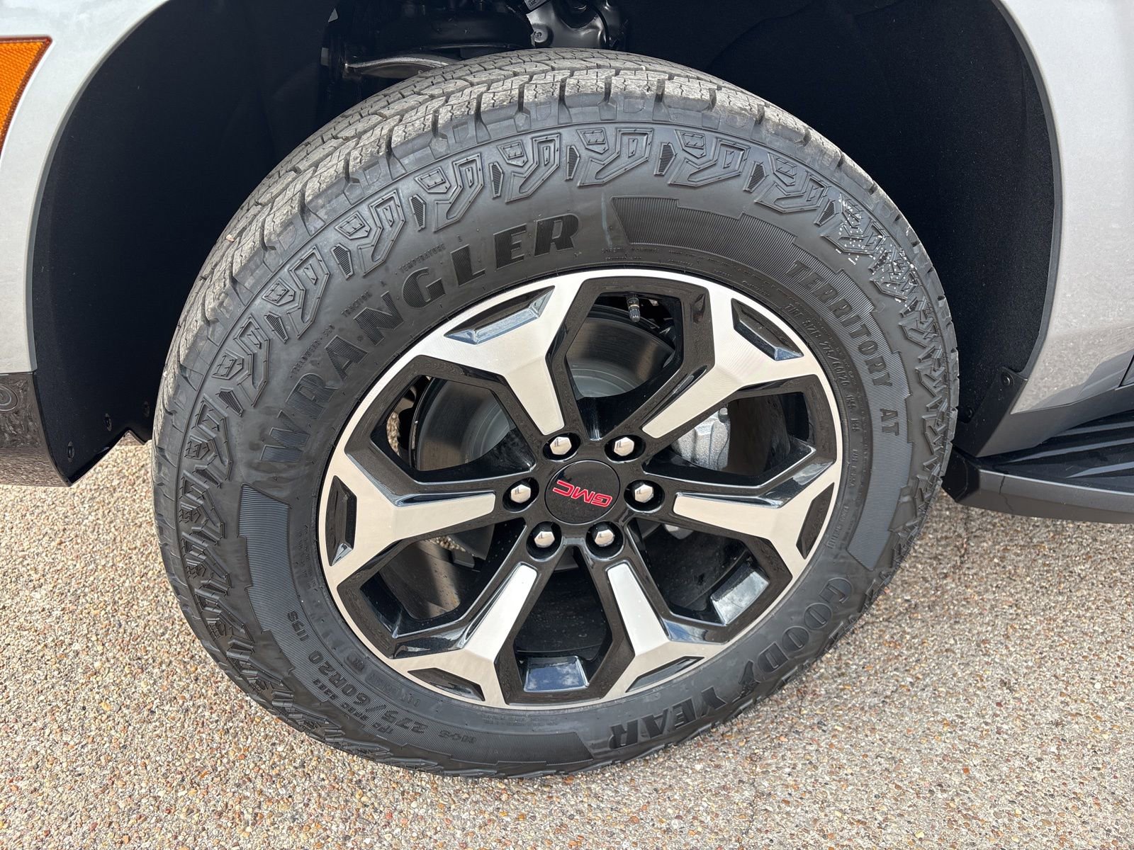 New 2026 GMC Yukon AT4 w/ LPO, Floor Liner Package image 36