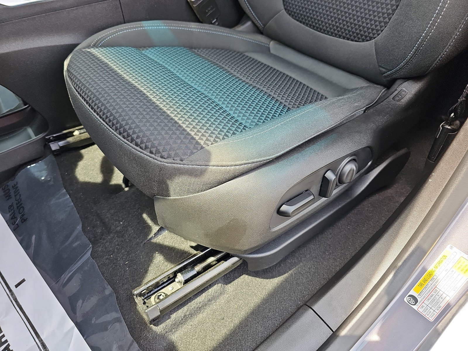 Used 2022 Chevrolet Bolt LT FWD image 25