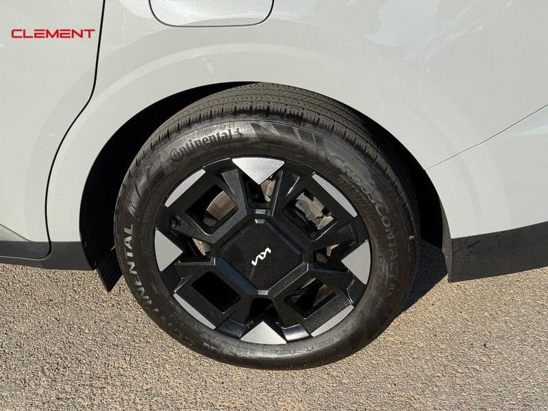 Used 2025 Kia Carnival EX image 4