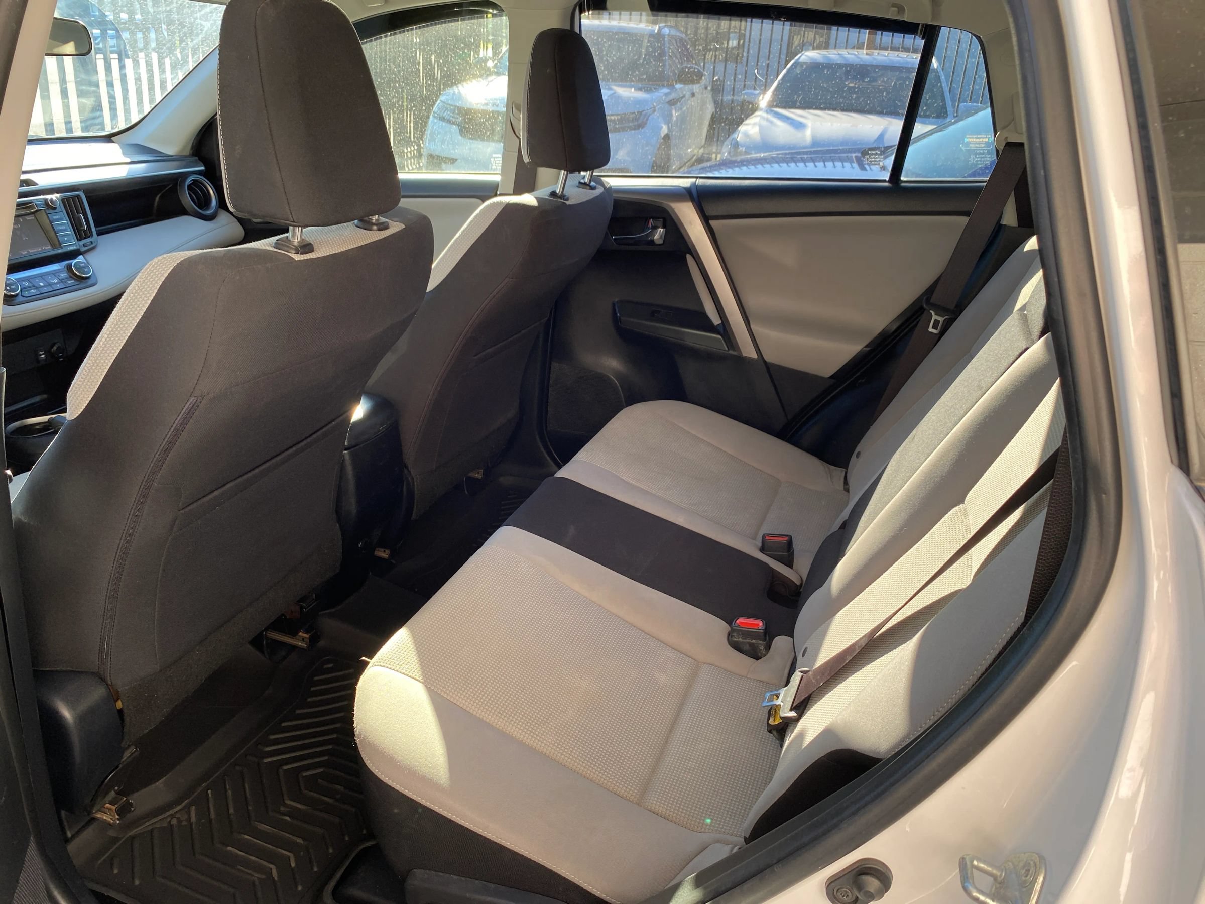Used 2017 Toyota RAV4 XLE AWD/4WD image 9