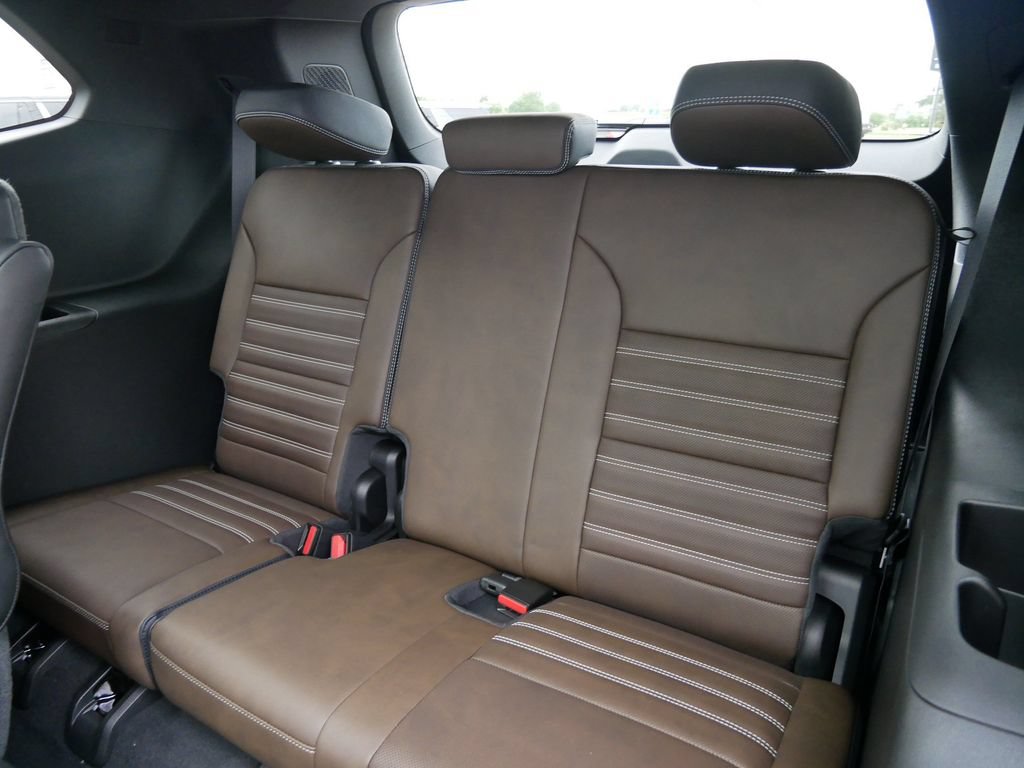 New 2026 GMC Acadia Denali Ultimate w/ LPO, Floor Liner Package AWD/4WD image 8