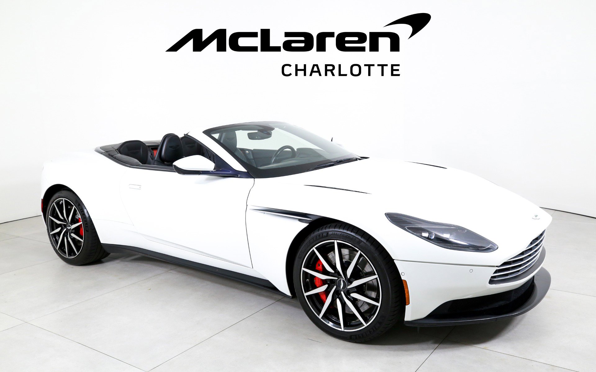 Used 2020 Aston Martin DB11 Volante RWD image 2