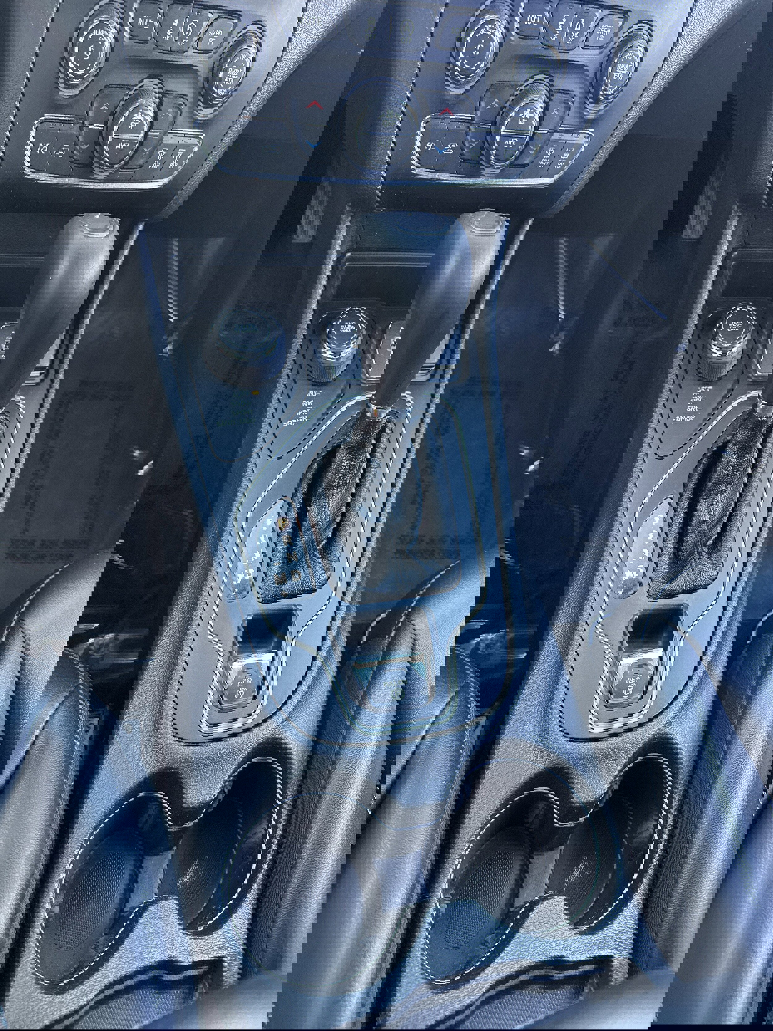 Used 2019 Jeep Cherokee Latitude Plus w/ Comfort/Convenience Group image 19