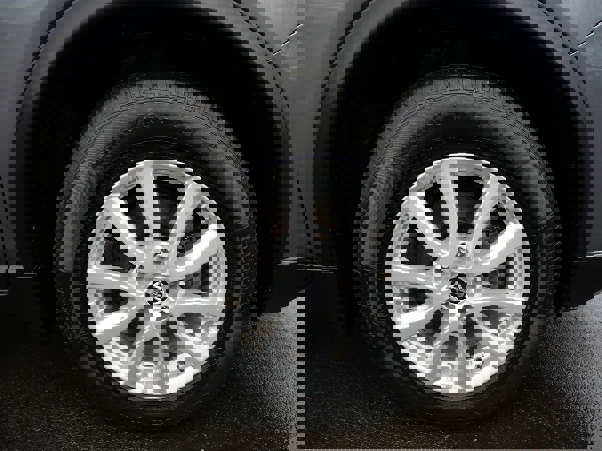 Used 2017 Nissan Rogue SV w/ SV Premium Package image 34