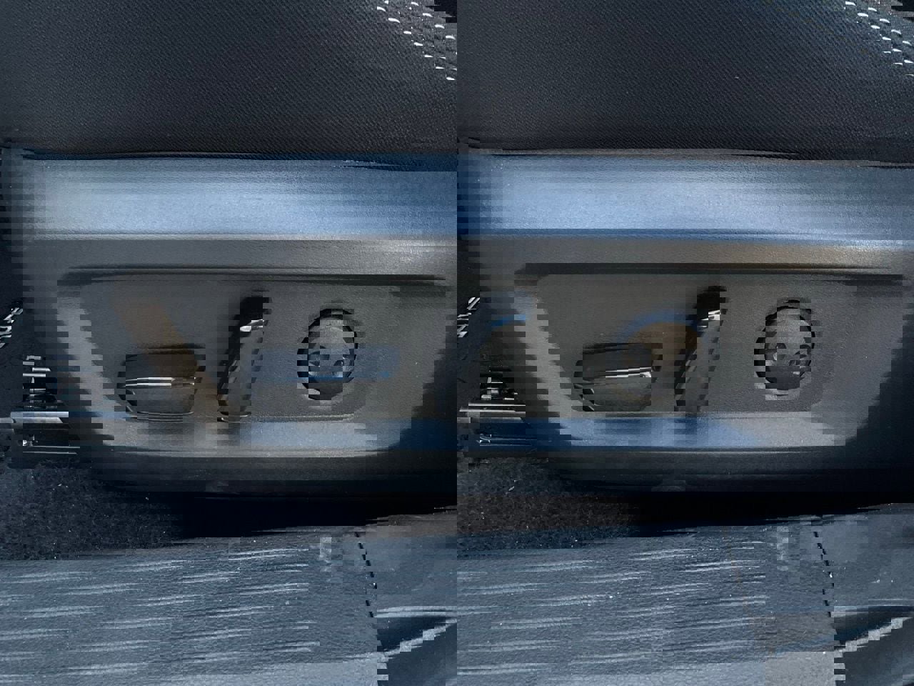 Used 2025 Nissan Rogue SV image 11