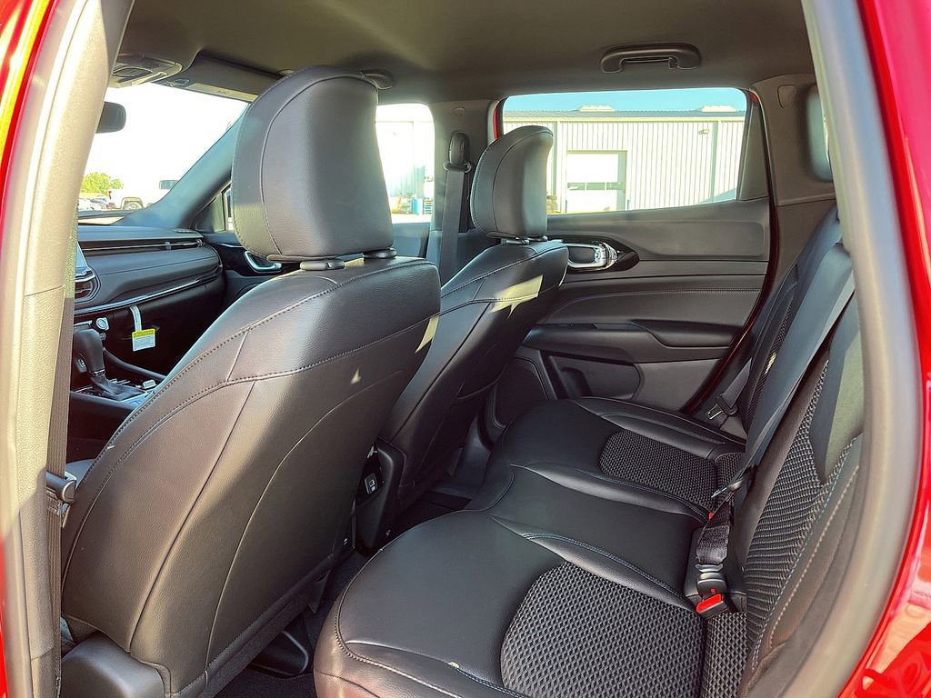 New 2026 Jeep Compass Latitude image 9