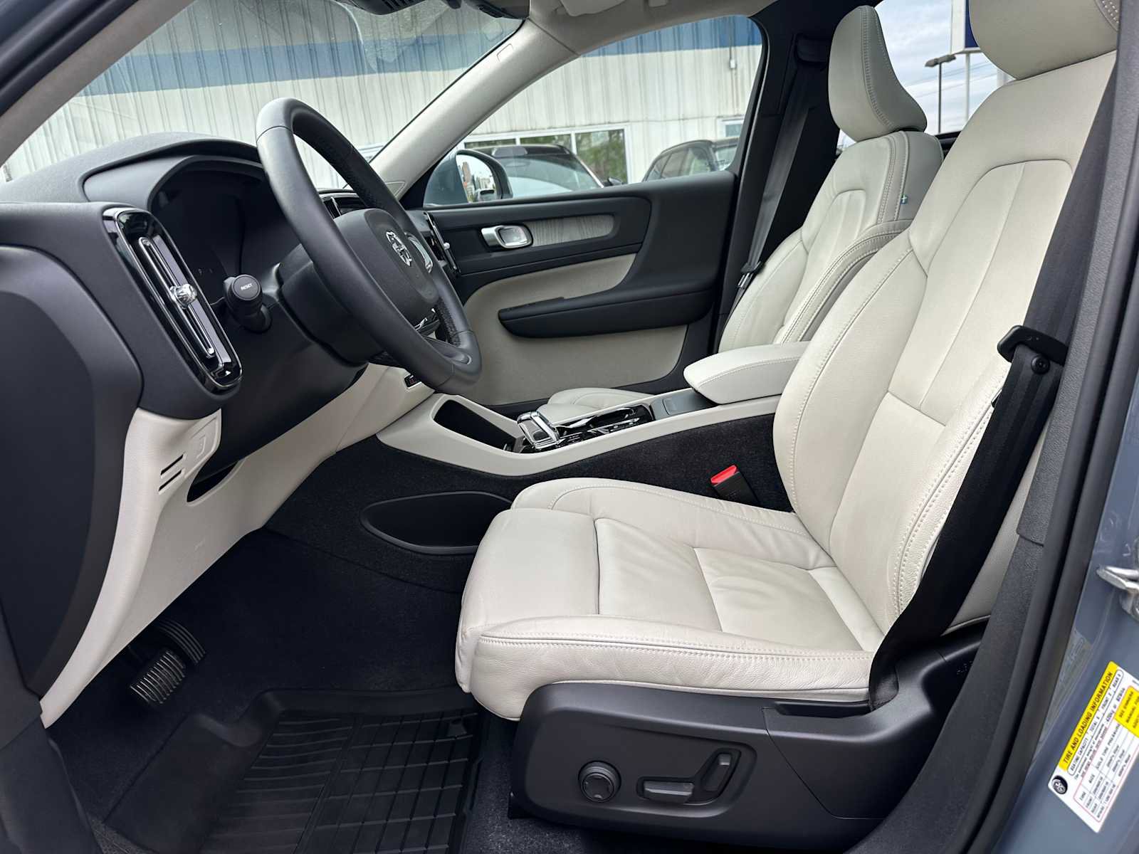 Certified 2023 Volvo XC40 B5 Plus w/ Protection Package Premier AWD/4WD image 20