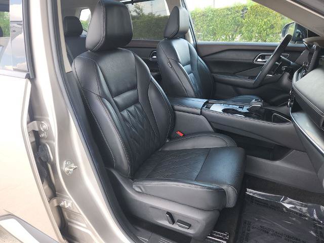 Certified 2021 Nissan Rogue Platinum FWD image 16