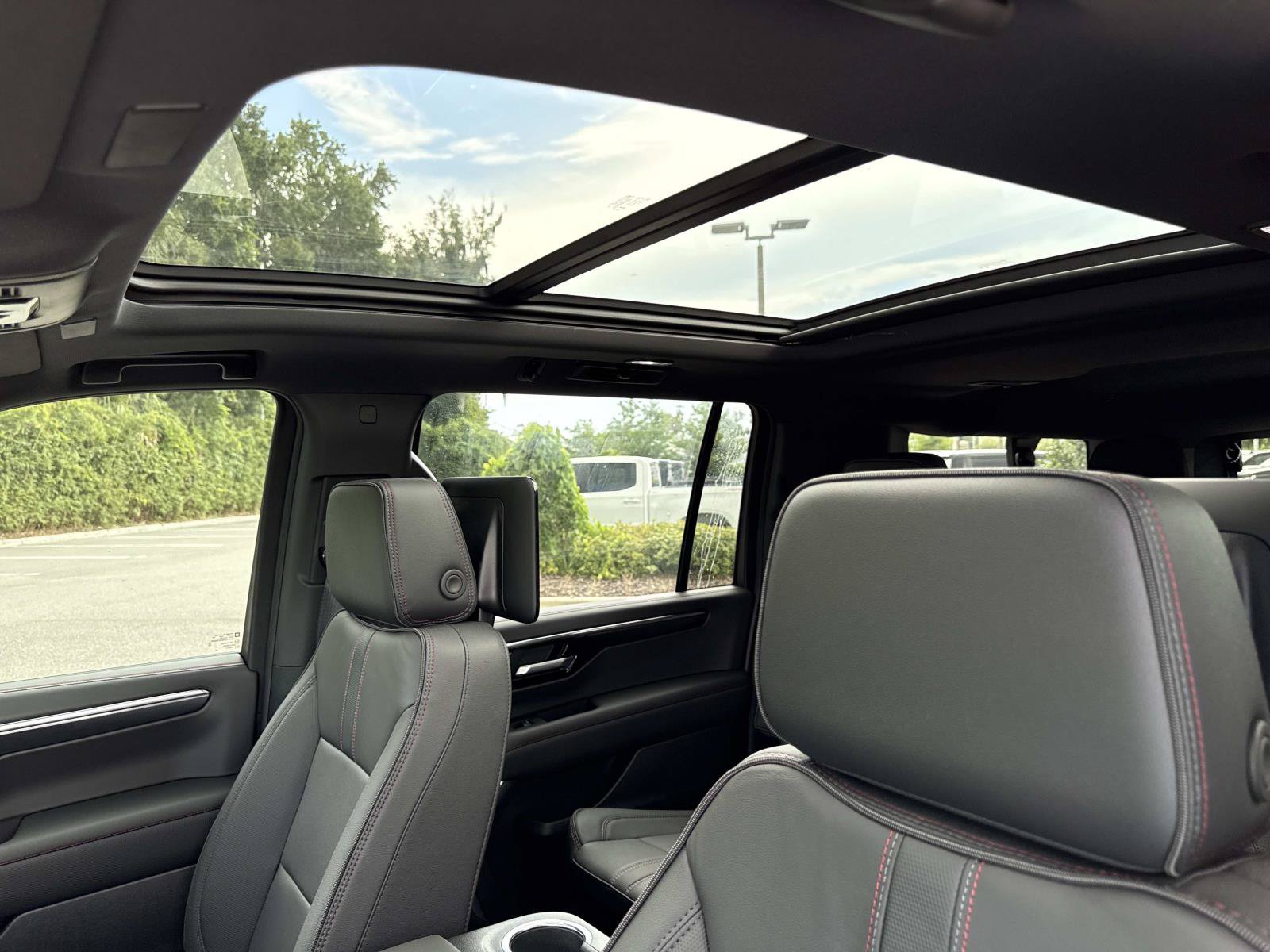 New 2026 Chevrolet Suburban RST w/ RST Capability Package AWD/4WD image 25